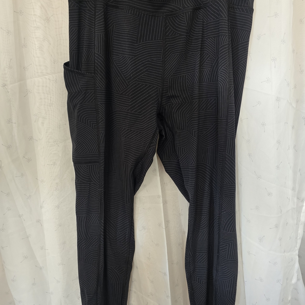 Columbia Black Geometric Print Leggings POCKETS